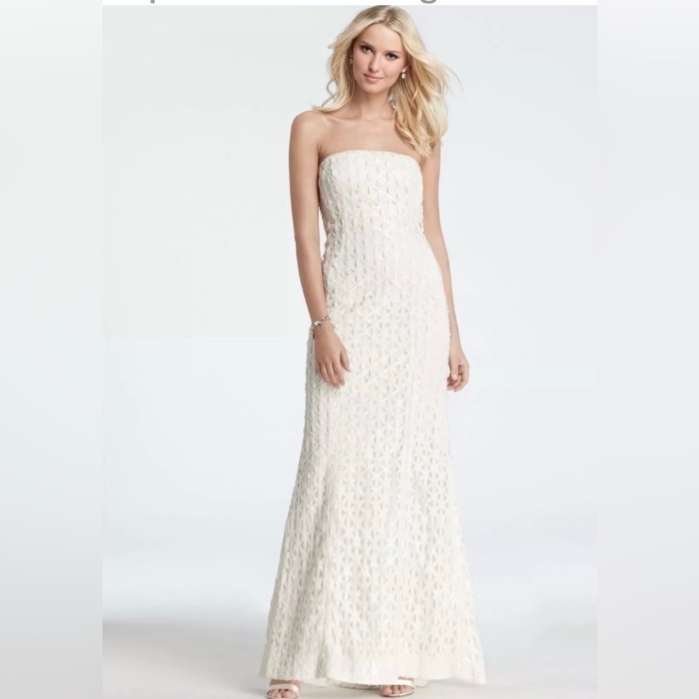 ANN TAYLOW NWT Off-
White Geometric Lattice
Sequin Strapless‎ Wedding
Gown